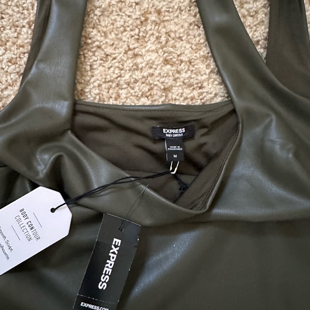 Express Crop Top - Picture 3 of 3